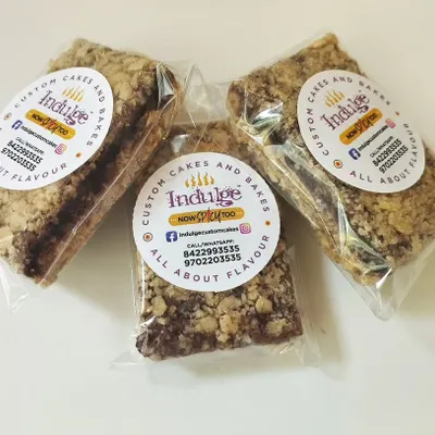 These fudge filled oatmeal bars are the perfect balance of healthy and wicked good. The base is made with nutritious oats, while the center holds a rich, fudgy surprise. They are a satisfying treat that feels truly indulgent.