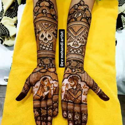 This custom design features beautiful portraits of the bride and groom on the palms. We work with you to get the details just right, making your mehndi a true piece of personal art.