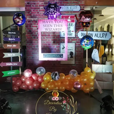 A dedicated selfie point for the Harry Potter party, featuring a "Have You Seen This Wizard?" photo frame. I included themed props like a broomstick, an owl, and Diagon Alley signposts to make the photos more fun and interactive.