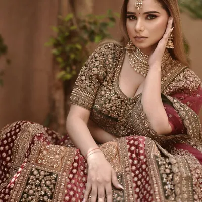 A complete bridal vision, brought to life by one of our talented students. This look demonstrates a mastery of soft glam techniques, elegant hair styling, and the art of balancing a full bridal ensemble for a cohesive, stunning result.