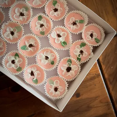 These bite-sized floral treats are actually a lighter, mini version of a cheesecake, made with yogurt. They are decorated with tiny hand-piped flowers and are incredibly addictive. Perfect for party platters or as corporate gifts.