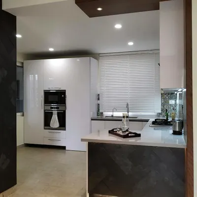 A timeless all-white kitchen I designed six years ago that still looks fresh and modern today. The high-gloss finish, integrated appliances, and breakfast counter create a clean, bright, and highly functional workspace.