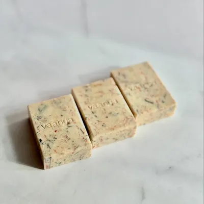 Introducing our Zero Waste Funfetti Cold Process Soap Bar. This colorful creation is made with soap shavings from all of our other soaps, giving it a unique, eco-friendly twist. It's scented with an invigorating blend of pine needle, lavender, and tangerine.