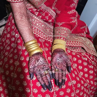 The perfect dark henna stain complementing a stunning red Sabyasachi bridal lehenga. This is the rich color I promise.