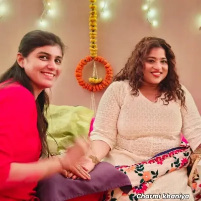 From Bollywood beats to Mehendi streaks! 🎶 I had an absolute blast doing mehendi for the amazing RJ Malishka. Her energy is as vibrant as my henna! ✨