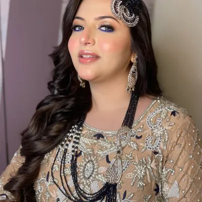 Embracing timeless elegance with a touch of royalty. This client wanted a regal, glamorous look for a special occasion, and we delivered with a smokey eye and flawless skin. ✨❤️