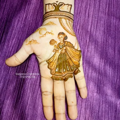 The beginning of a special Karwachauth piece. Here you can see the fresh henna paste outlining the figure of the woman. The smooth silicone surface allows for such clean application.