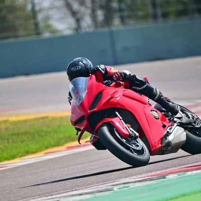 History made at our track day! Dr. Aakash Rajshakha clocked an incredible 1:57.668 on a stock Panigale V4, setting the fastest lap by an Indian rider on an OEM bike at BIC.