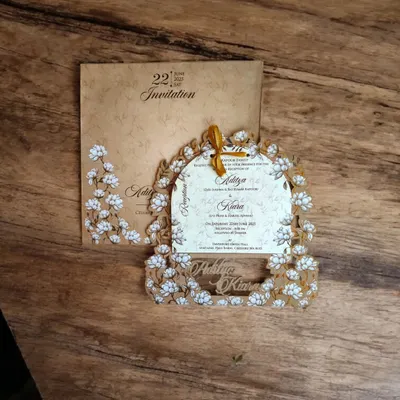 This MDF laser-cut invitation features a beautiful floral frame design. The sturdy material and intricate cutting create a luxurious and lasting keepsake for your guests.