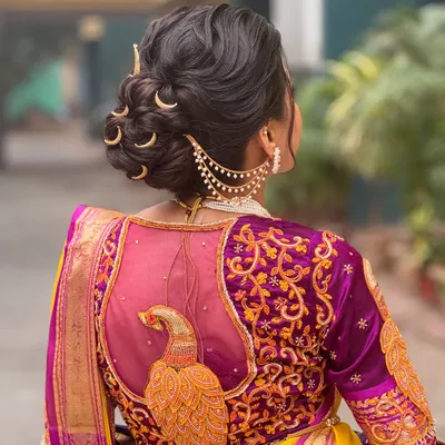 A detailed look at a traditional Maharashtrian bridal bun. I used crescent moon shaped pins and a chained accessory to create an authentic and regal look that beautifully complements the bride's Paithani saree.