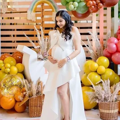 A beautiful mom-to-be at her baby shower. I created a soft and radiant look to enhance her natural pregnancy glow, ensuring she felt comfortable and celebrated.