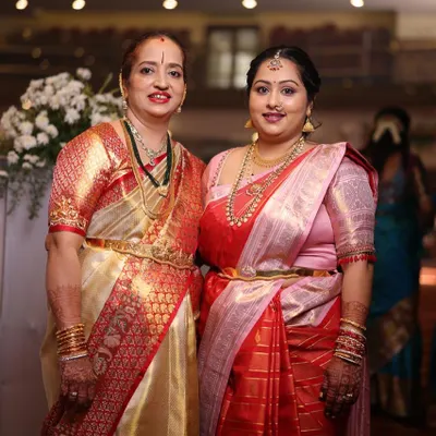 A beautiful portrait of a mother and daughter, both styled by me for the Muhurtham. I created coordinated, age-appropriate looks that are elegant, traditional, and perfect for a South Indian wedding.