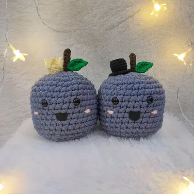 These are my adorable Wedding Plums amigurumi, complete with a tiny top hat for the groom and a flower for the bride. They make a unique and charming gift for weddings or anniversaries.