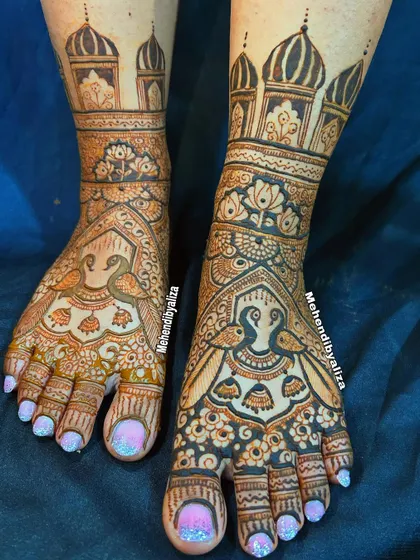 Bridal henna isn't just for the hands. This intricate foot design features peacock motifs and architectural details, ensuring the bride looks beautiful from head to toe.