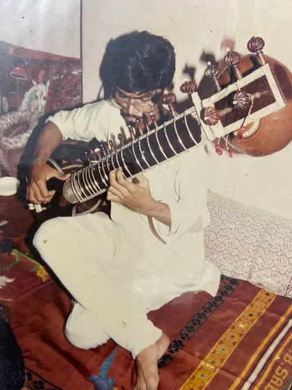 A legendary frame from a gathering of musical titans. Can you guess who is in this throwback picture? It was a blessing to share these moments with such great artists.