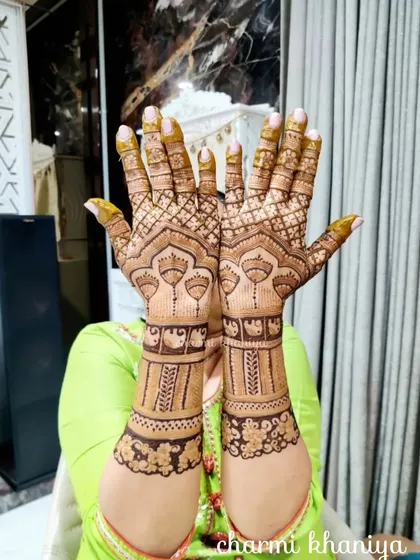 A lovely back of hand design with hanging jhumki motifs. The floral bands on the wrist and the intricate patterns on the fingers make this a beautiful and complete look.