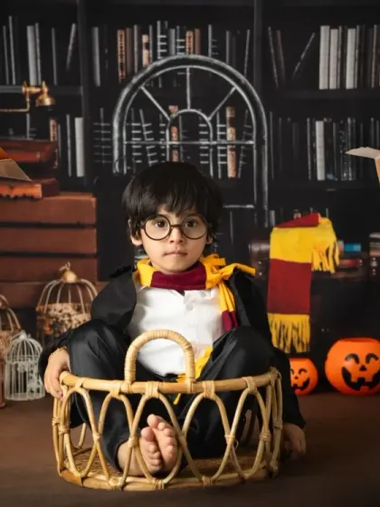 For the little wizard in your life, I create an immersive Harry Potter world. This detailed studio setup includes the iconic Gryffindor scarf, a wand, and a library backdrop to bring the magic of Hogwarts to life.
