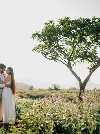 A beautiful wide shot with the mountains in the background. This Lonavala pre-wedding photo has an epic, cinematic feel.