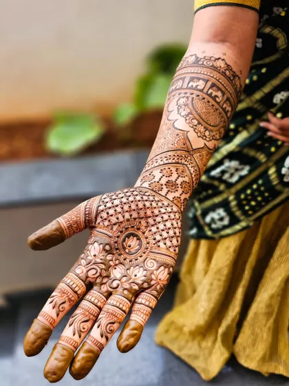 The full palm view, where a central lotus mandala is surrounded by detailed floral and checkerboard patterns.