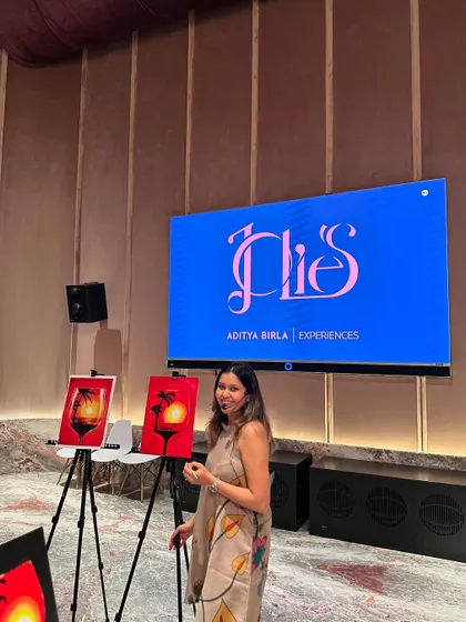 Me, addressing the group at the Club Jolies workshop. I love these events that bring women together to try new things in a supportive and fun environment.