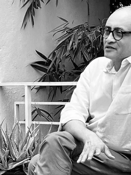 Architecture is a conversation. Here, I am in discussion at a studio, a process of collaboration and exchange that is central to every project. It is through these dialogues with clients, artists, and makers that we build something meaningful together.