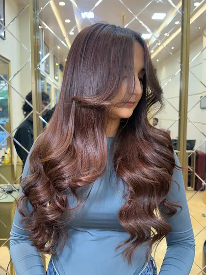 A candid shot showing the beautiful dimension of the Mocha Mousse color.