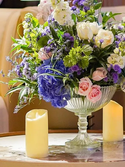 A duplicate of image 367, showcasing the beautiful and delicate floral centerpiece.