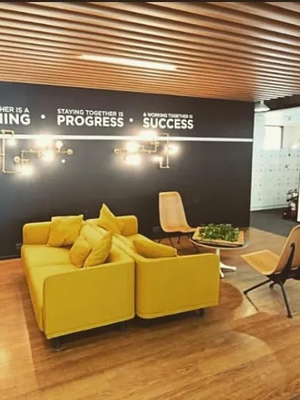 At the IG Infotech office, we installed these movable plant frames. This solution offers flexibility, allowing the office layout to be reconfigured while maintaining the aesthetic and air-purifying benefits of living plants in the modern workspace.
