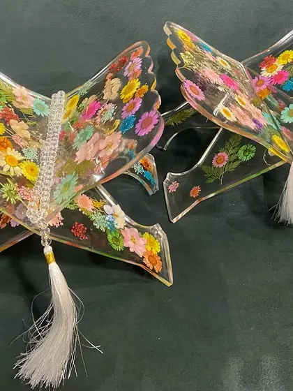 A truly unique piece, this Quran stand is made from clear resin with real, colorful flowers preserved within. It’s a vibrant and joyful expression of faith, customized for a client who wanted something special and full of life.