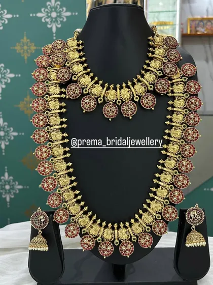 A beautiful Kemp jewellery set with red stones and swan motifs, paired with matching jhumkas.