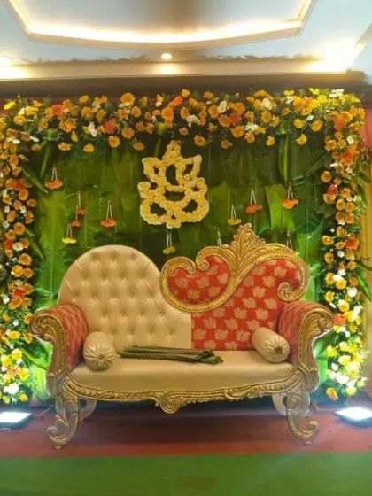 I love using natural elements, and this baby shower backdrop is a perfect example. I used fresh banana leaves as the base, framed with vibrant marigold and chrysanthemum garlands, and added a Ganesha motif made of flowers for blessings.