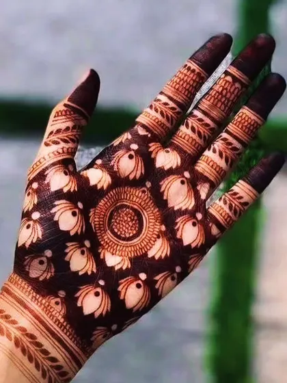 A dark and beautiful stain from a lotus-themed design. The contrast is what makes the final result so breathtaking.