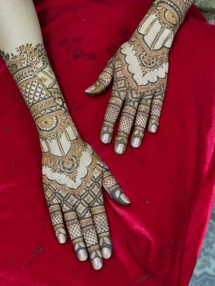 A classic and elegant design with symmetrical geometric patterns and a delicate scalloped border. Perfect for someone who loves clean and intricate work.