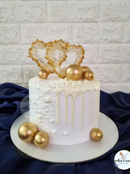 Another take on the crystal heart design, this time with a white chocolate drip. This cake proves that white and gold is a combination that never goes out of style, perfect for a 50th birthday.