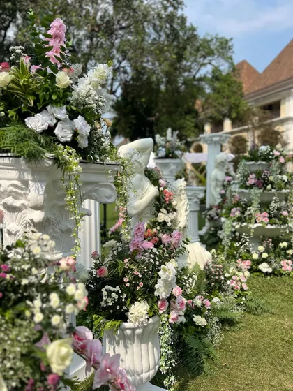 Details from our 'Roman Fiesta' mehendi, featuring classical white sculptures and pillars overflowing with romantic pastel flowers.