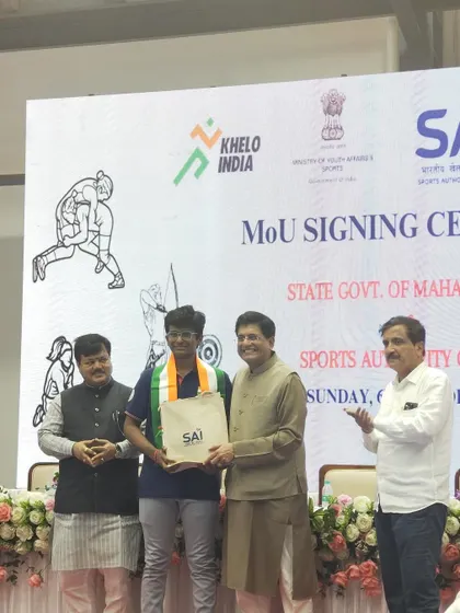 Our Junior World Champion Parth Mane being felicitated by Union Minister Shri Piyush Goyal at a Sports Authority of India event.