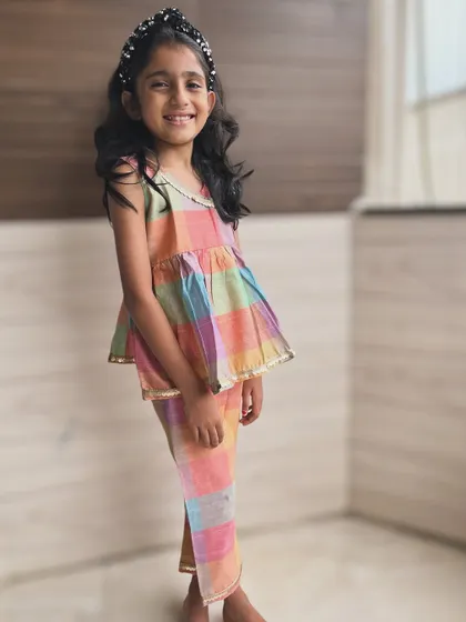 Vibrant hues for a happy heart. This multicolored plaid set is all about fun and playfulness, with a gold border for a touch of elegance.