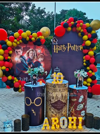 I brought the magic of Hogwarts to life for Arohi's 10th birthday with this detailed Harry Potter theme. Featuring the iconic Gryffindor colors in the balloon arches, themed pedestals, and character cutouts, it was a truly enchanting celebration for a young fan.