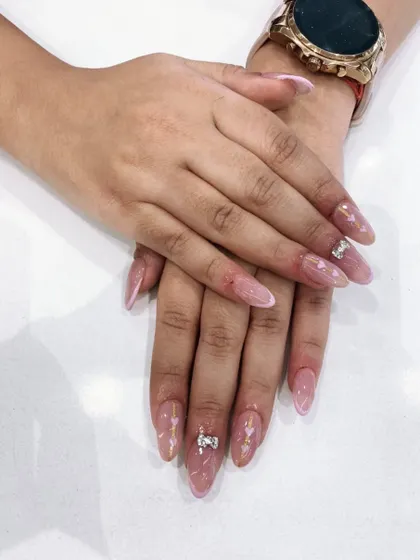 This is an example of minimalist art. On a sheer pink base, I added tiny, delicate bow-shaped rhinestone charms, proving that even the smallest details can make a big impact.