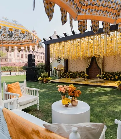 A sun-drenched Haldi ceremony at Umaid Bhawan Palace in Jodhpur. The golden glow of turmeric and marigolds blended seamlessly with the grandeur of the palace gardens.