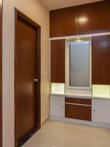 A functional and compact storage unit, perfect for a hallway or entryway. It features a mix of closed cabinets and illuminated display niches, combining practicality with aesthetic appeal.