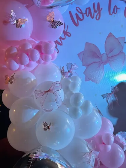 We love adding delicate details, like these small bows and butterfly stickers on the balloons, to enhance the theme.