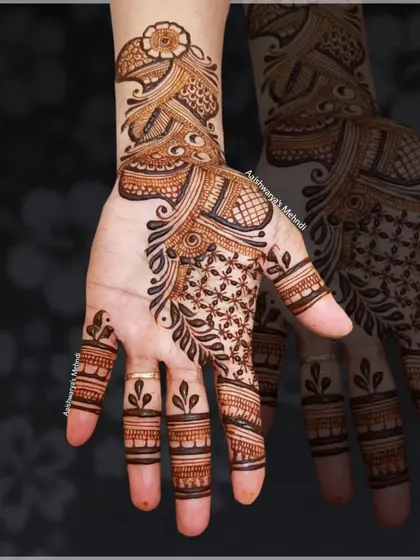 A classic Arabic mehndi design. This style is characterized by its flowing vines and open spaces, and it's a must-know for any artist.