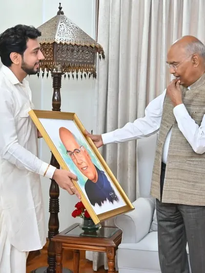 Presenting my hand-painted portrait to former President Shri Ram Nath Kovind ji. His thoughtful examination and appreciation of the artwork was a reward in itself.