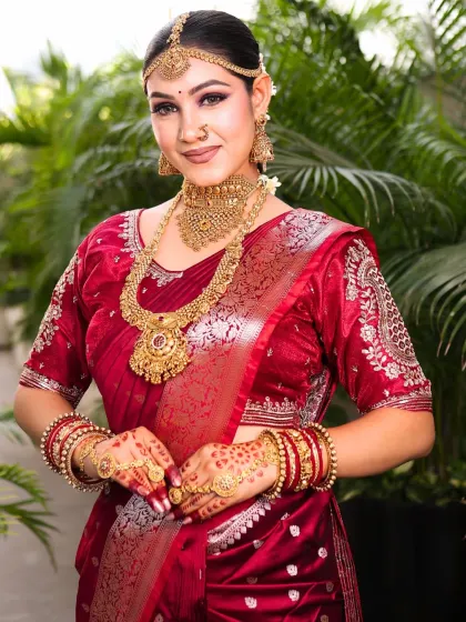 This bride's pose highlights her intricate henna and stunning temple jewelry. The makeup is kept clean and radiant to ensure the focus remains on these beautiful traditional elements.