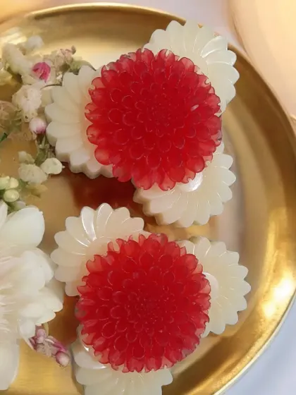 These beautiful dahlia-shaped soaps were created to celebrate Gurupurnima, a reminder to nurture your skin with rituals that cleanse and rejuvenate.