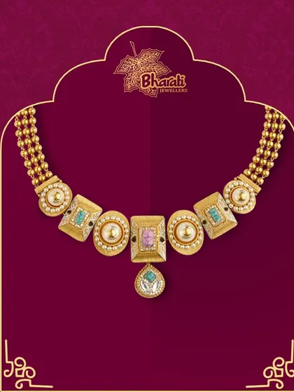 This stunning fusion necklace with exquisite Bikaner work and new pastel stone fittings has a timeless shape. It is the ideal accessory to elevate any outfit and receive endless compliments.