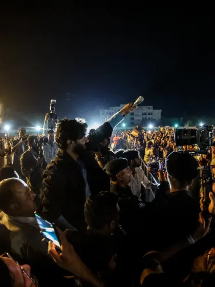 Mithoon reaching out to a massive crowd of students, a powerful moment from the BBD University show. This is the connection we create.