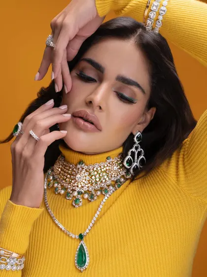 A final shot from a high-end jewellery campaign. My on-set internships provide opportunities to be part of professional shoots like this, learning how to style precious gems and create powerful commercial imagery for your portfolio.