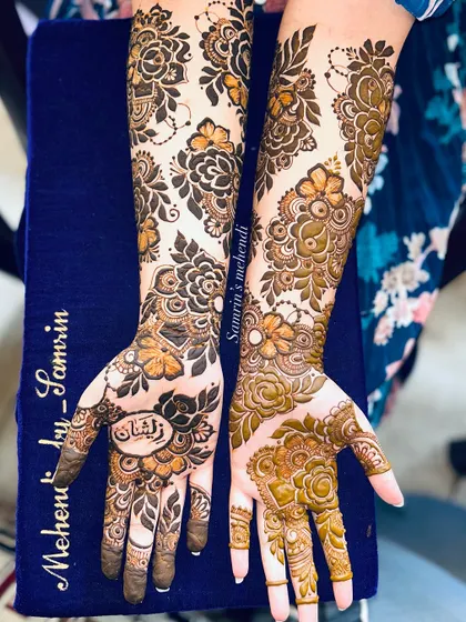 A beautiful Dubai-style design for my client Royda. The pattern is a gorgeous mix of florals and leaves, with plenty of open space to make the design breathe.